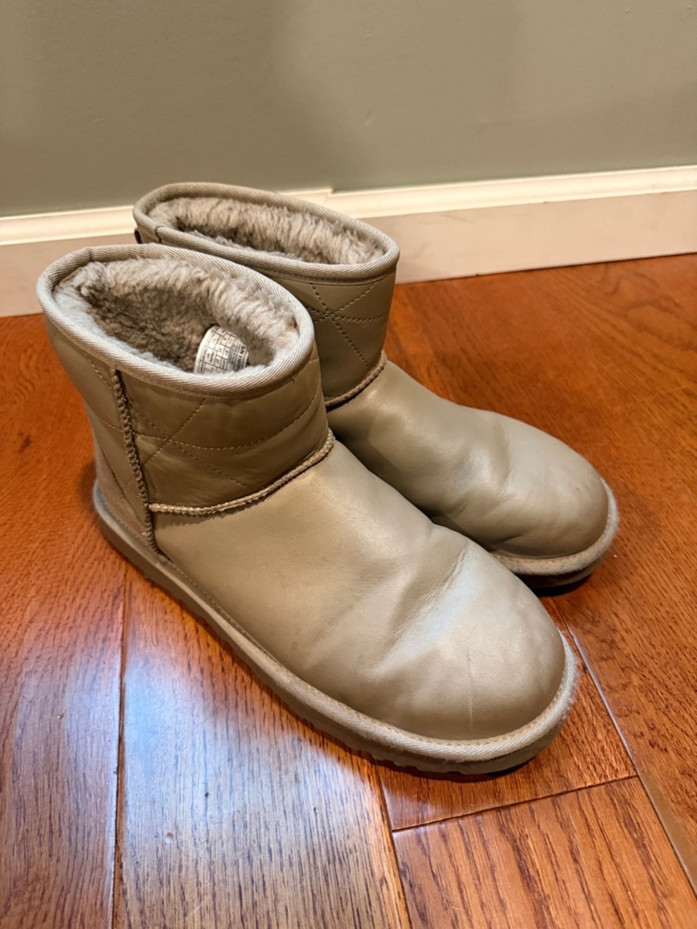 UGG Short Leather Shearling Ankle Boots in Taupe